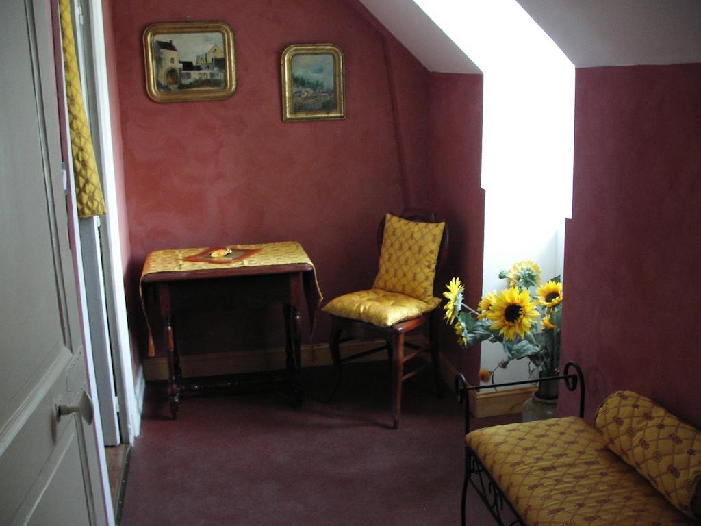 La Tourelle Des Echelles Bed and Breakfast Lésigny Δωμάτιο φωτογραφία