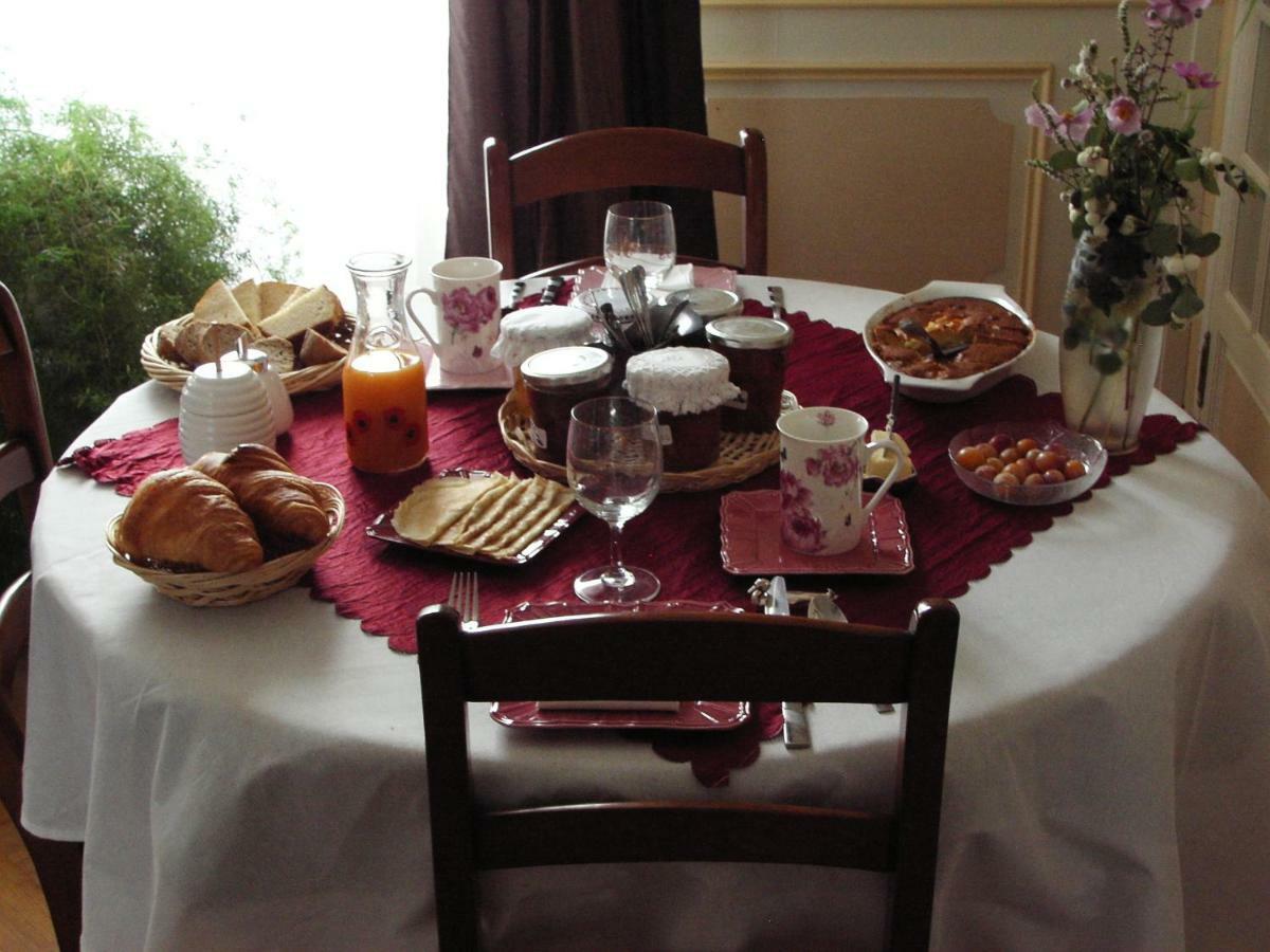 La Tourelle Des Echelles Bed and Breakfast Lésigny Εξωτερικό φωτογραφία
