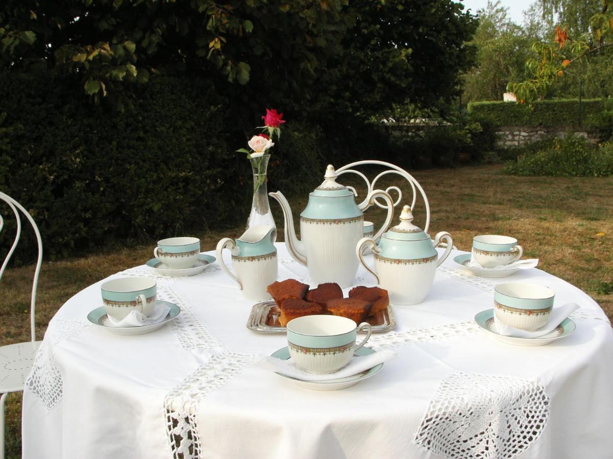 La Tourelle Des Echelles Bed and Breakfast Lésigny Εξωτερικό φωτογραφία